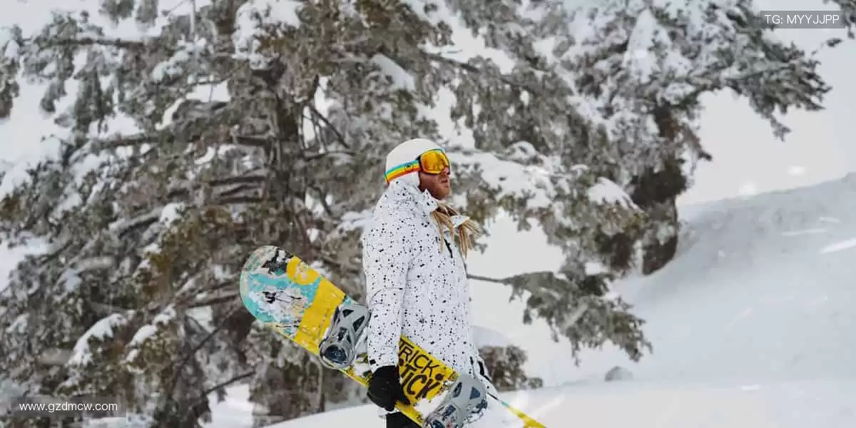 📱边看边聊,与全球球迷共享精彩时刻!💬